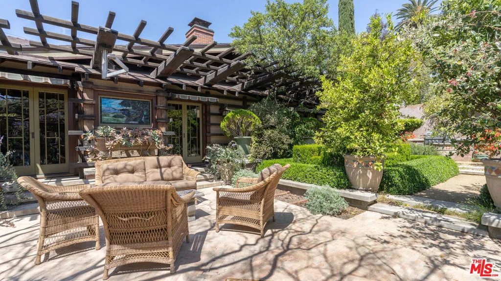 111 S Van Ness Avenue, Los Angeles, California 90004 home-pic-59